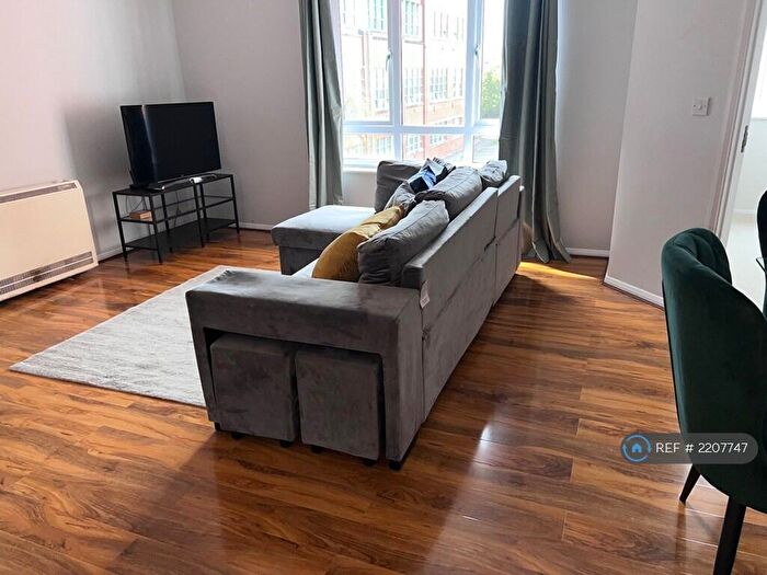 2 Bedroom Flat To Rent In Brook Court, Nottingham, NG7