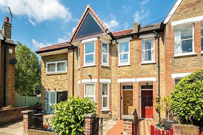 2 Bedroom Flat For Sale In Gordon Avenue, St Margarets, Twickenham, TW1