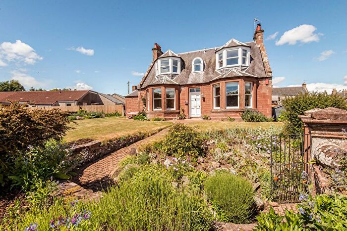 4 Bedroom Detached House For Sale In West End, Strathmiglo, Cupar, KY14