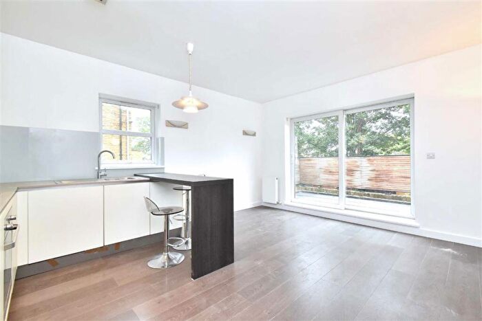 1 Bedroom Flat To Rent In Amersham Road, New Cross, SE14