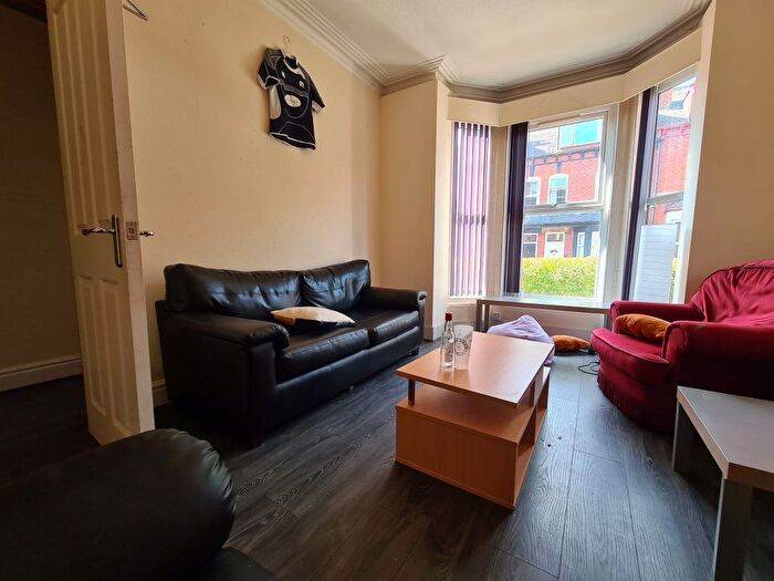 4 Bedroom Semi-Detached House To Rent In Hessle View, Leeds, LS6