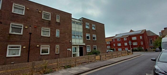 3 Bedroom Flat To Rent In Hampshire Court Upper St. James&rsquo;s Street, Brighton, BN2