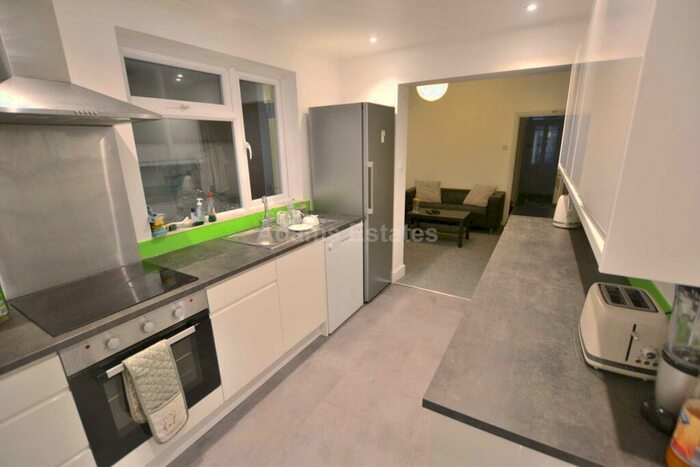 5 Bedroom Terraced House To Rent In Radstock Road, Reading, RG1