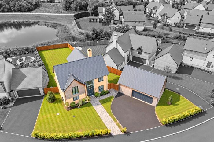 4 Bedroom Detached House For Sale In Lake Drive, Weldon, NN17