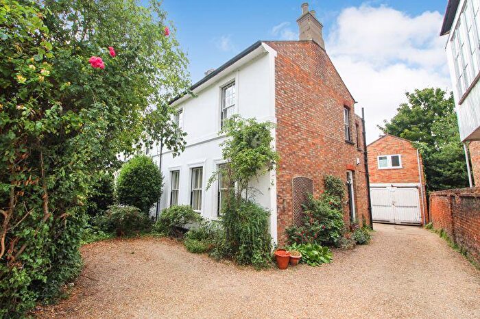 3 Bedroom Mews For Sale In Kimbolton Road, Bedford, MK40