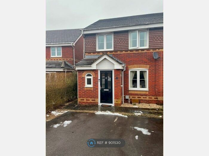 3 Bedroom Semi-Detached House To Rent In Herriard Place, Beggarwood, Basingstoke, RG22