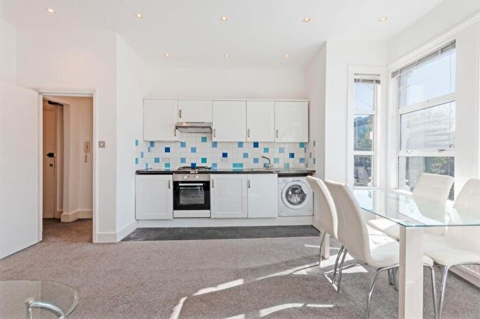 3 Bedroom Flat To Rent In Greenhill Road, Harlesden, NW10