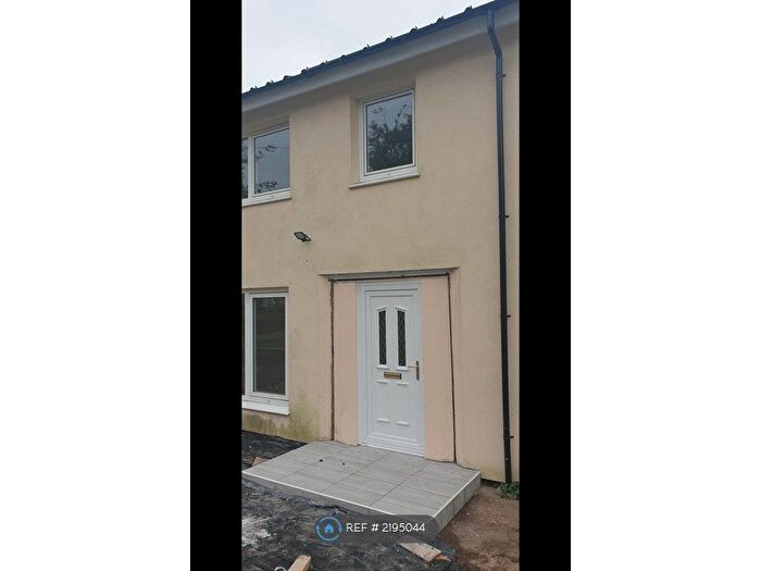 3 Bedroom Semi-Detached House To Rent In Beech Avenue, Swindon, SN2