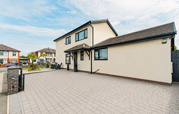 3 Bedroom Semi Detached House For Sale In Tamworth Drive, Bury, BL8