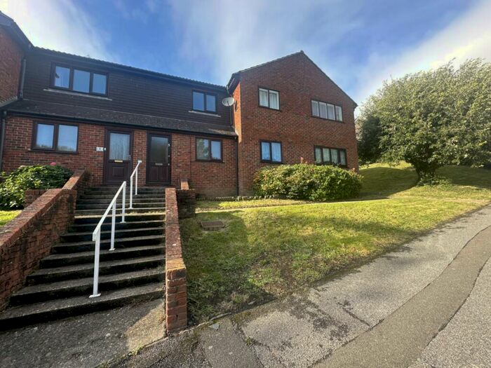 2 Bedroom Flat To Rent In Enbrook Road, Sandgate, CT20
