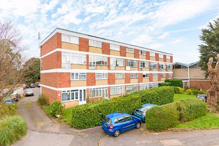 2 Bedroom Flat To Rent In Manor Road, Walton-On-Thames, KT12