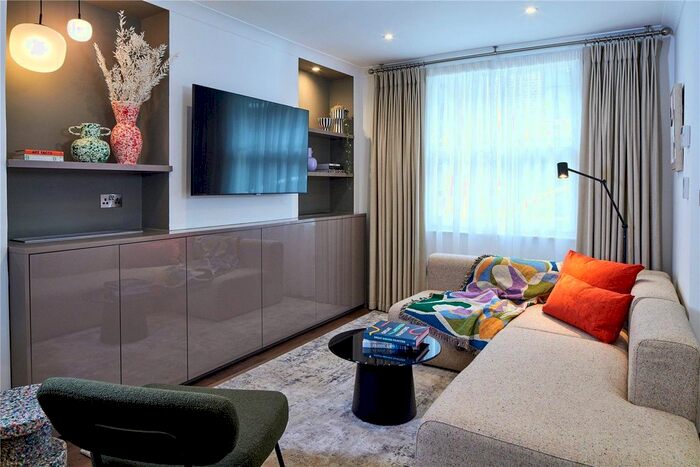 3 Bedroom Terraced House To Rent In Knightsbridge, Cheval Place, London, SW7