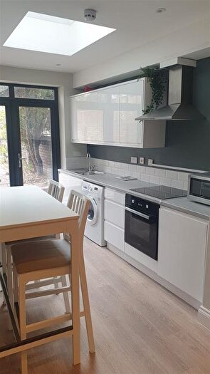 1 Bedroom Flat To Rent In Tollington Road, London, N7