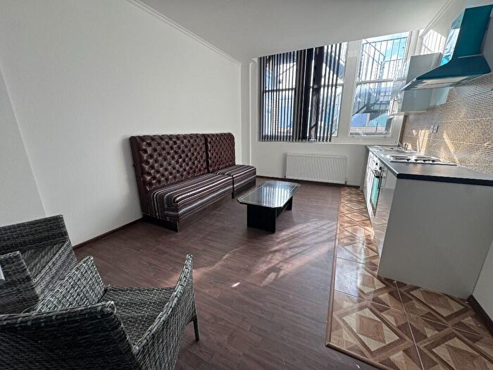 1 Bedroom Flat To Rent In Bute Street, Luton, Bedfordshire, LU1