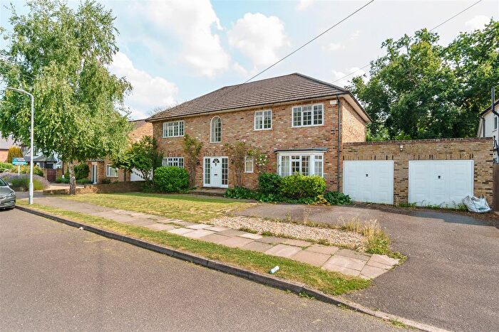 5 Bedroom Detached House For Sale In Broadwood Avenue, Ruislip, HA4