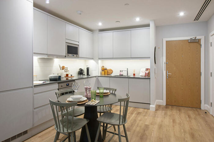 1 Bedroom Apartment To Rent In Moat Street, London, SW11