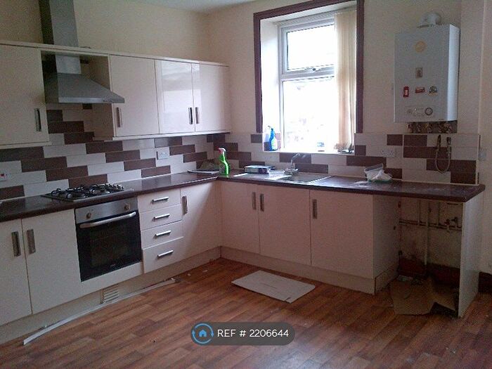 3 Bedroom Terraced House To Rent In Waterbarn Street, Burnley, BB10