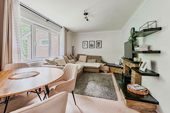 1 Bedroom Maisonette For Sale In Tushmore Court, Crawley, RH10