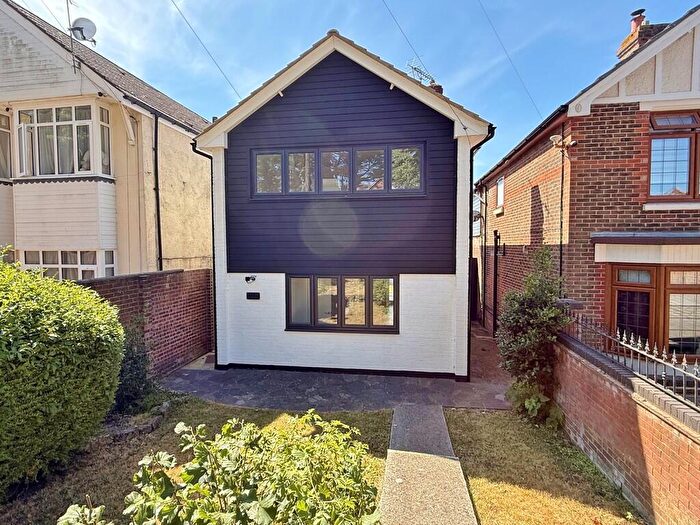 3 Bedroom Detached House For Sale In Havant Road, Farlington, PO6