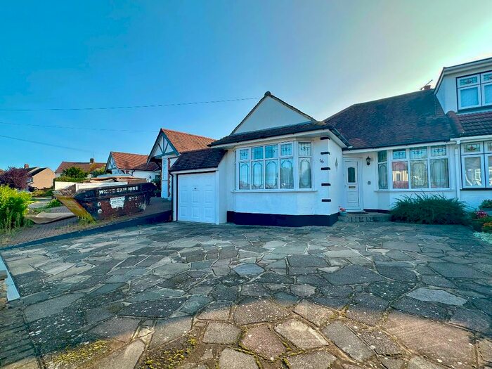 3 Bedroom Bungalow To Rent In Ayr Way, Romford, RM1