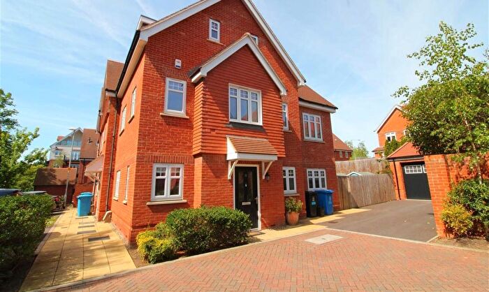 3 Bedroom End Of Terrace House To Rent In Bhamra Gardens, Maidenhead, SL6