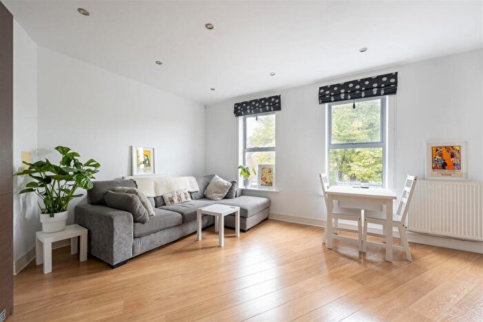 2 Bedroom Flat For Sale In High Road, Woodford Green, IG8