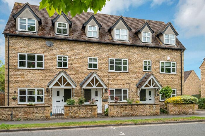 3 Bedroom Town House For Sale In Daniel Court, Stamford, PE9