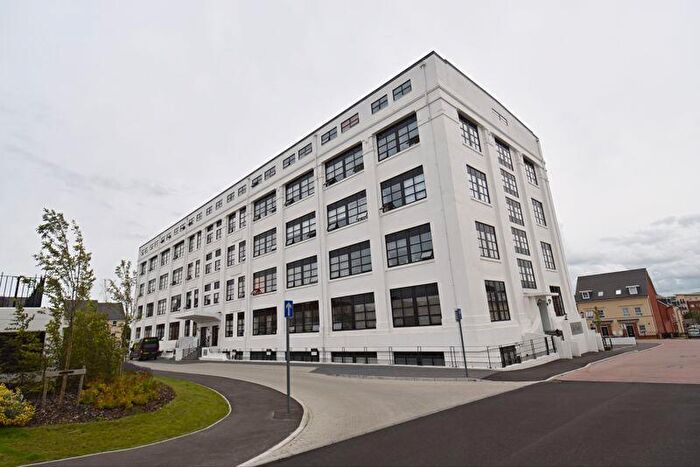 1 Bedroom Flat To Rent In The White Building, Chapel Gate, RG21