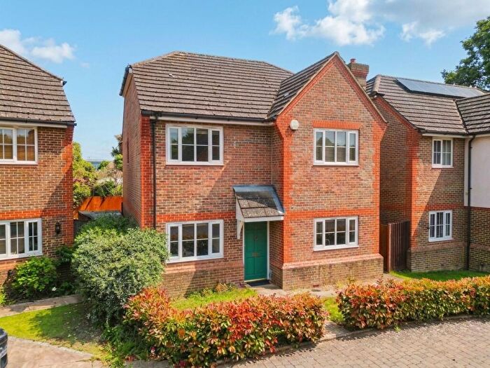 4 Bedroom Detached House To Rent In Knights Close, West Molesey, KT8