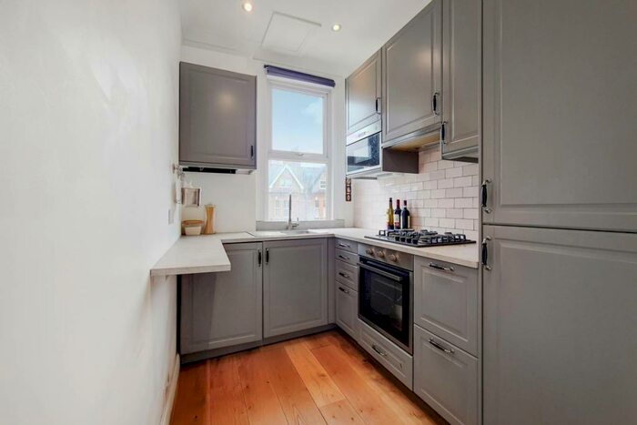 2 Bedroom Flat To Rent In Manor Road, Beckenham, BR3