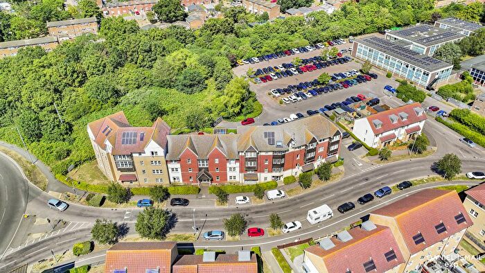 2 Bedroom Flat For Sale In Churchill Avenue, Basildon, SS14