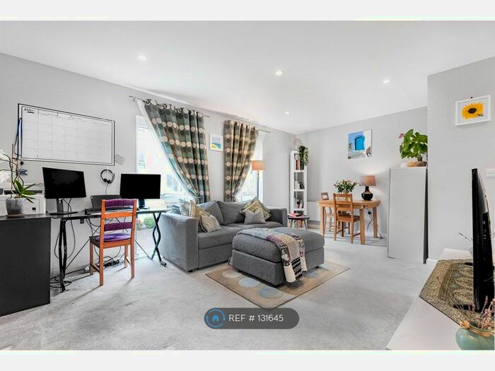 1 Bedroom Flat To Rent In Gweal Avenue, Reading, RG2