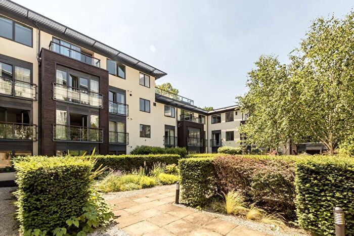 2 Bedroom Flat For Sale In Houghton Square, Clapham, SW9
