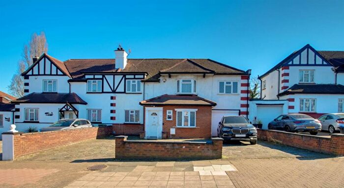 5 Bedroom Semi Detached House For Sale In Tudor Gardens, London, NW9