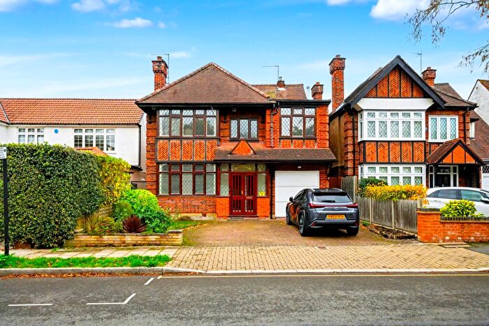 5 Bedroom Detached House For Sale In Lake View, Edgware, HA8