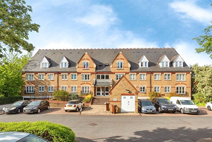 2 Bedroom Flat For Sale In Exeter Close, Watford, WD24