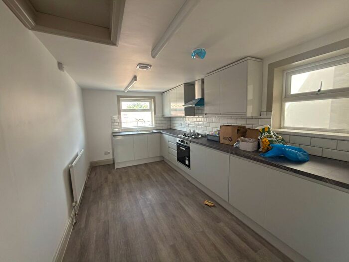 4 Bedroom Flat To Rent In Ilford, IG1