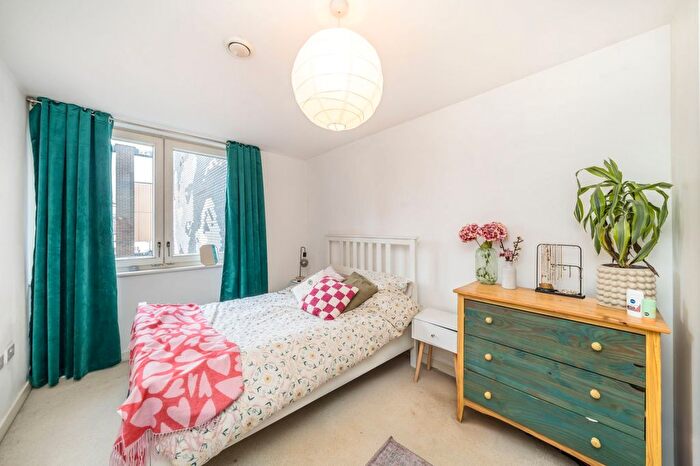 1 Bedroom Flat To Rent In Odeon Parade, Well Hall Road, Eltham, SE9