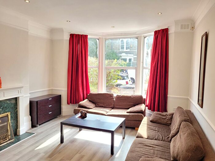 3 Bedroom Flat To Rent In Avon Road, London, SE4