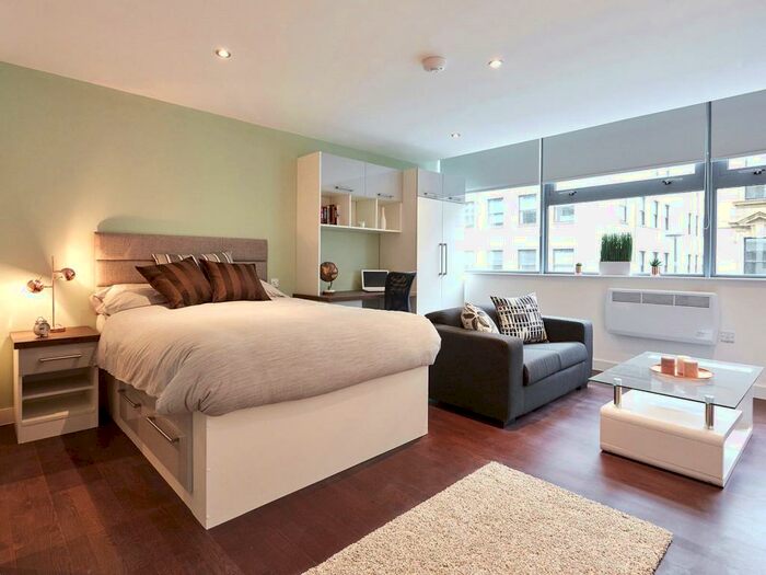 Studio To Rent In South Parade, Leeds, West Yorkshire, LS1