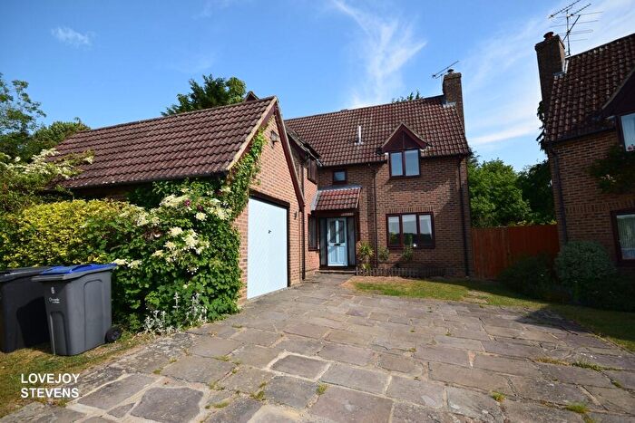 4 Bedroom Detached House For Sale In Whitelocks Piece, Berkshire, Chilton Foliat, RG17