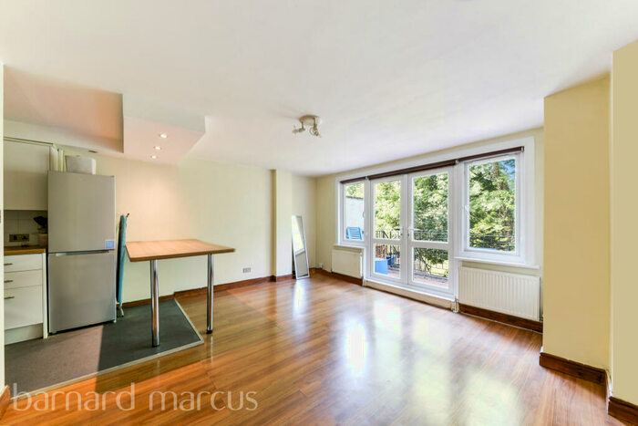 3 Bedroom Apartment To Rent In Kings Avenue, Muswell Hill, N10