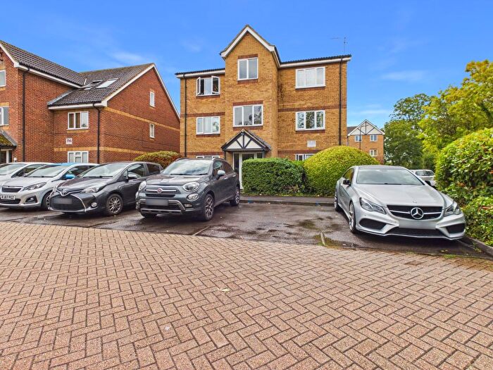 1 Bedroom Flat For Sale In Common Road, Langley, Berkshire, SL3