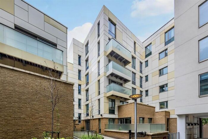 2 Bedroom Flat To Rent In Trematon Building, Trematon Walk, Kings Cross, London, N1