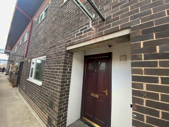3 Bedroom Duplex To Rent In Victoria Square, Whitefield, Manchester, M45