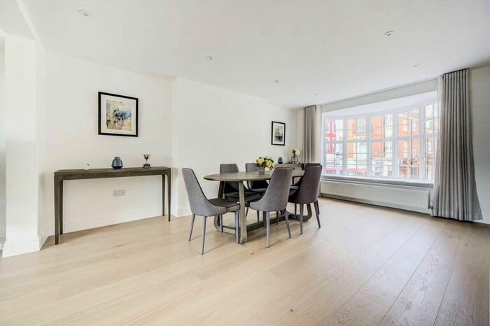 2 Bedroom Maisonette To Rent In Kings Road, Chelsea, London, SW3