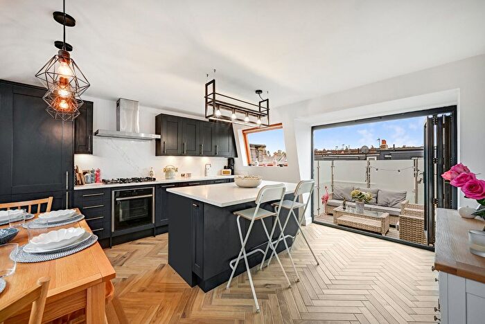 2 Bedroom Flat To Rent In Rowallan Road, London, SW6