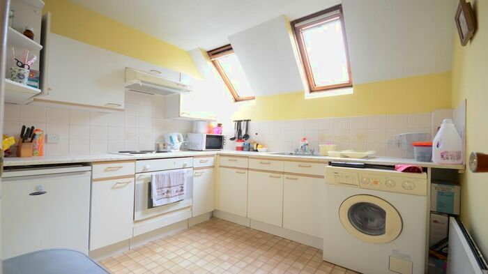 2 Bedroom Flat To Rent In Stratheden Place, Reading, RG1