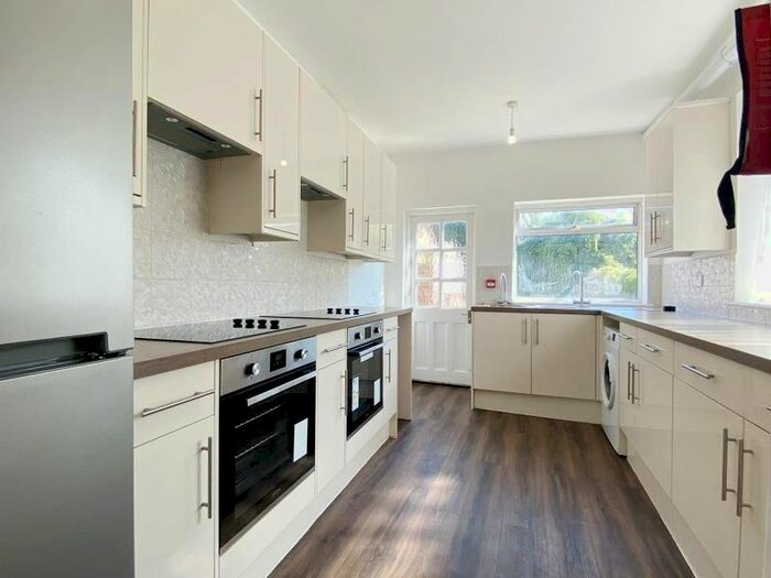 6 Bedroom Semi-Detached House To Rent In Bellclose Road, West Drayton, UB7