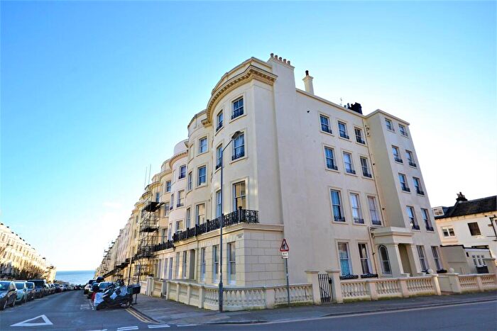 1 Bedroom Flat To Rent In Brunswick Place, Hove, BN3